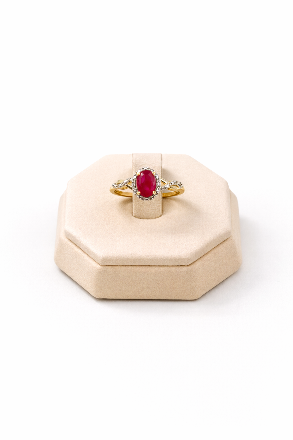 Anillo Rubi y Diamantes