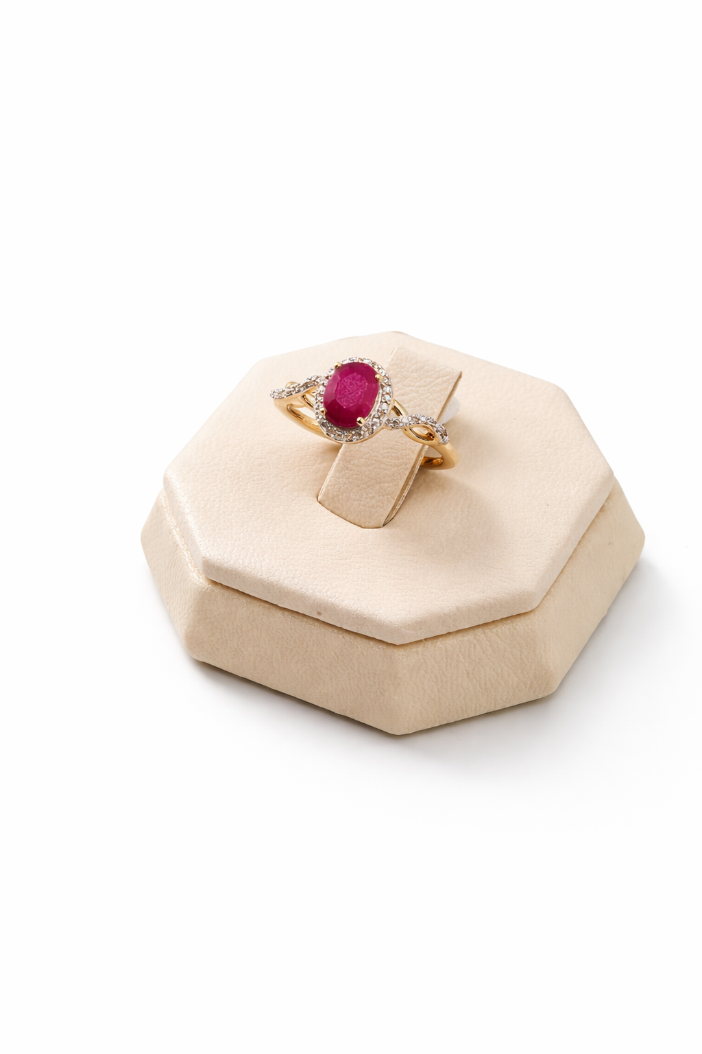 Anillo Rubi y Diamantes
