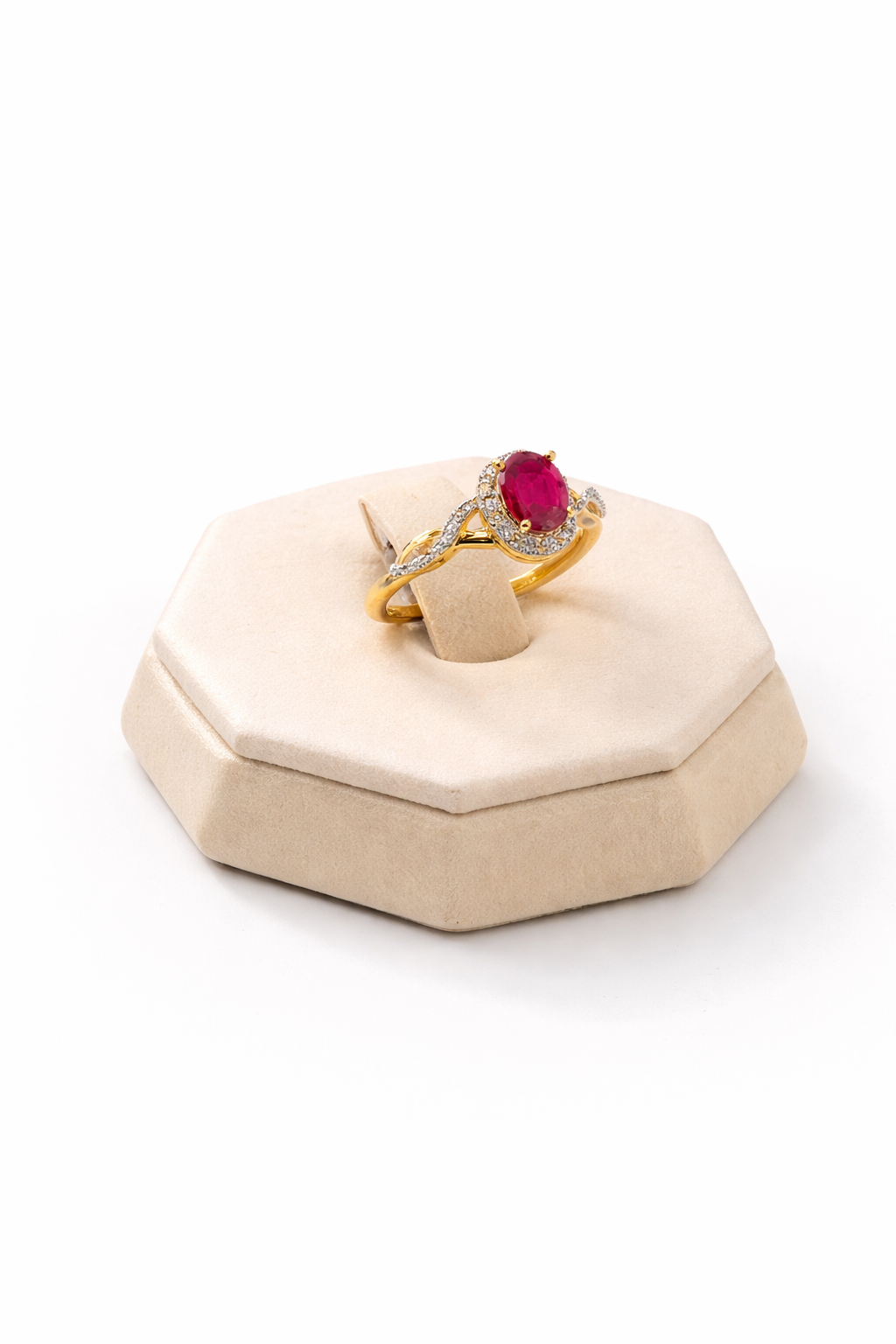 Anillo Rubi y Diamantes
